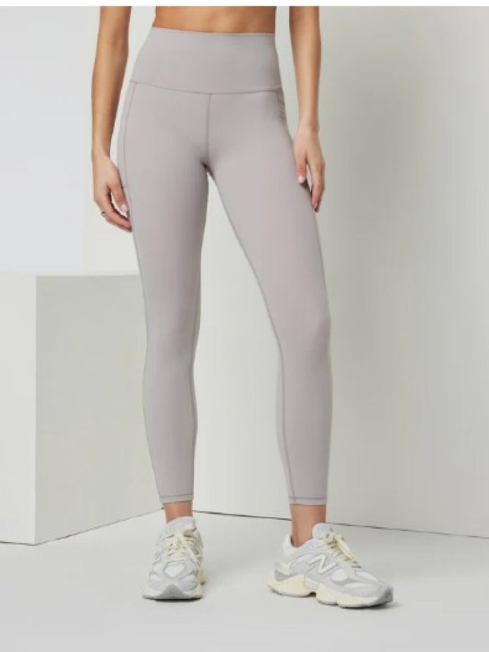 Vuori Studio Pocket Legging in Soft Pewter, Size Medium